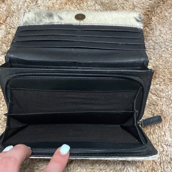 Cowhide and stamped leather wallet - Picture 3 of 4